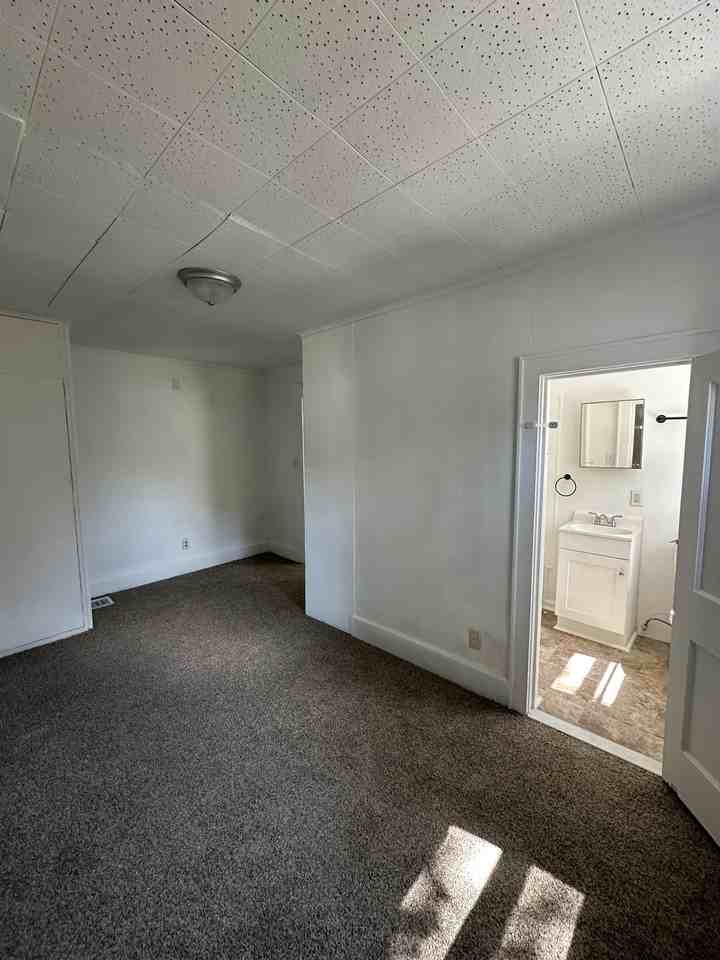 1913 Broadway St #1 - Photo 4 of 6
