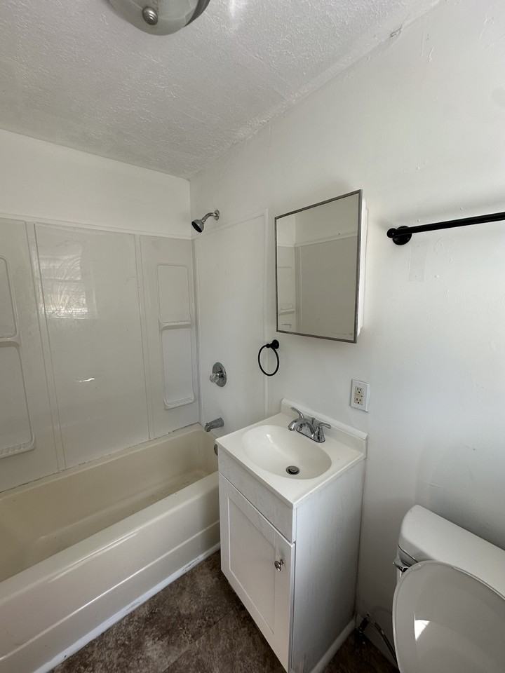 1913 Broadway St #1 - Photo 5 of 6
