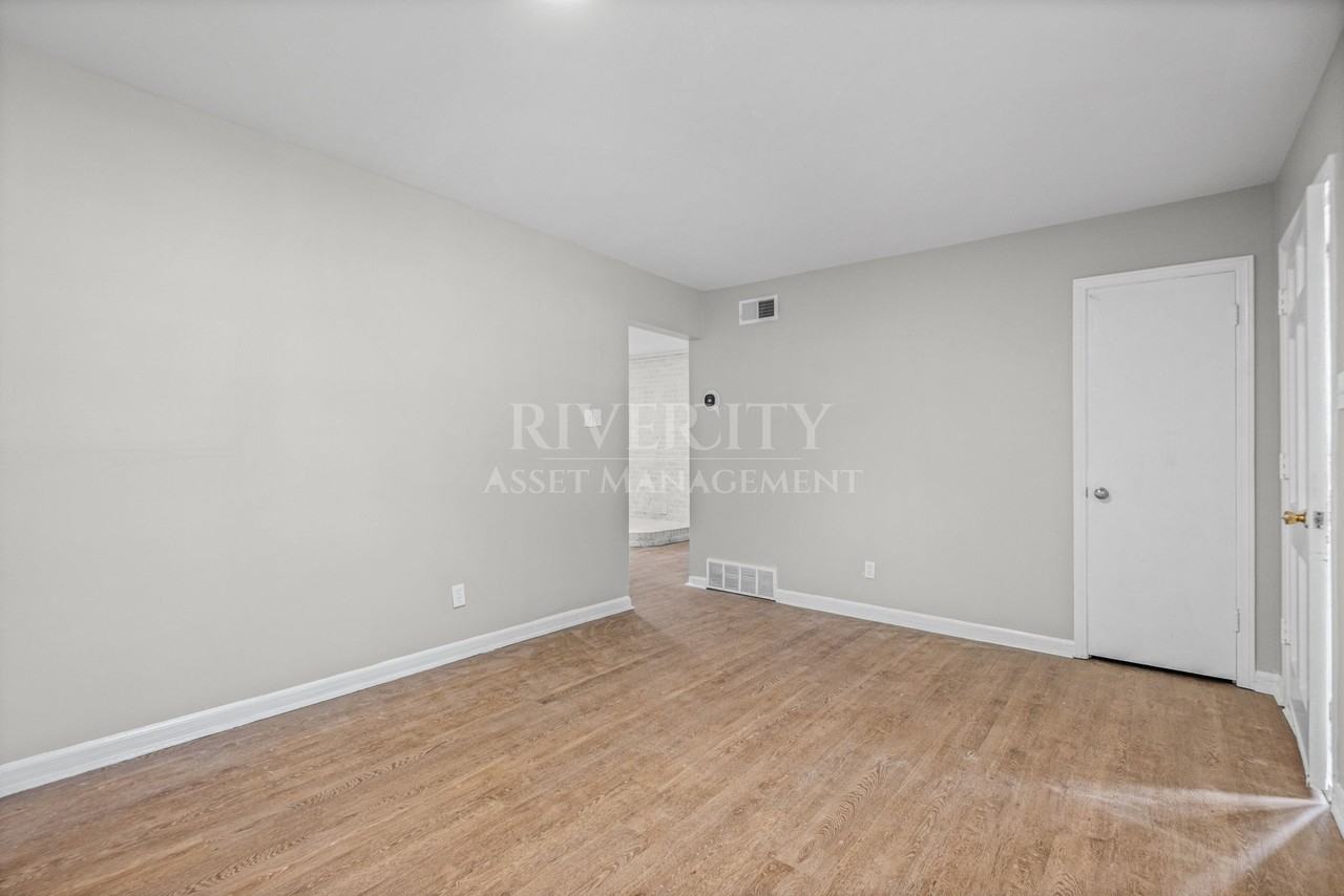 1507 Abernathy Rd #1 - Photo 6 of 18
