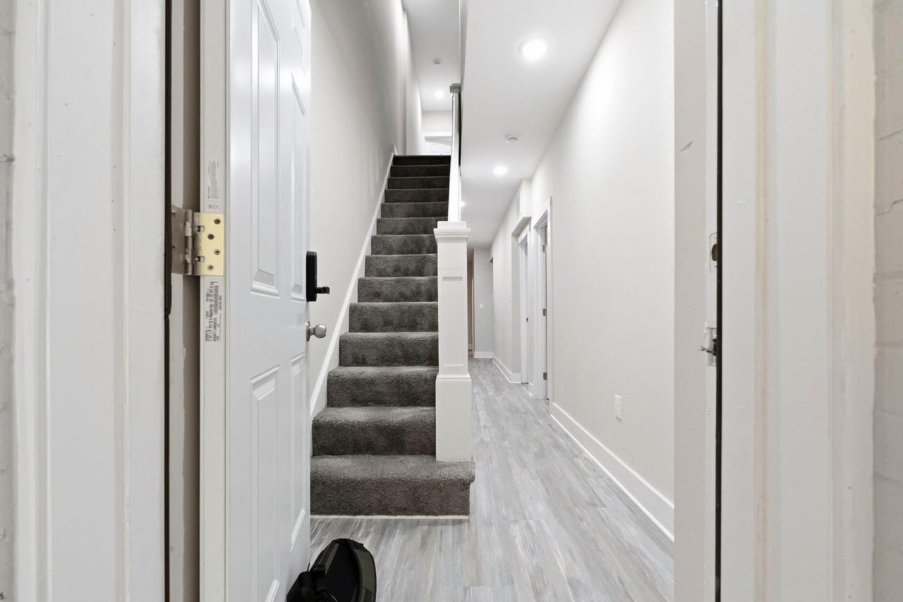Roberts Pl - Photo 2 of 25