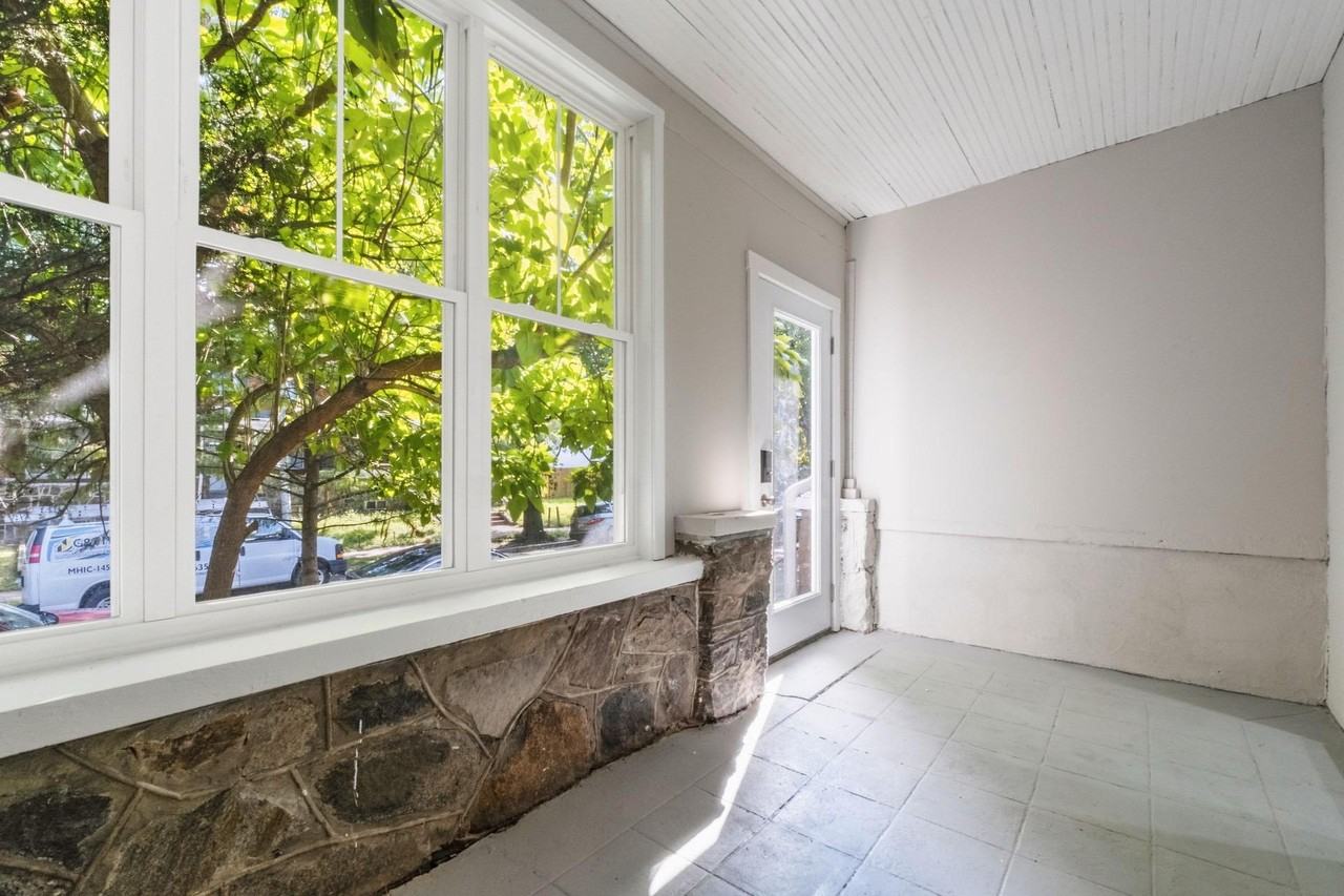 Roberts Pl - Photo 6 of 25
