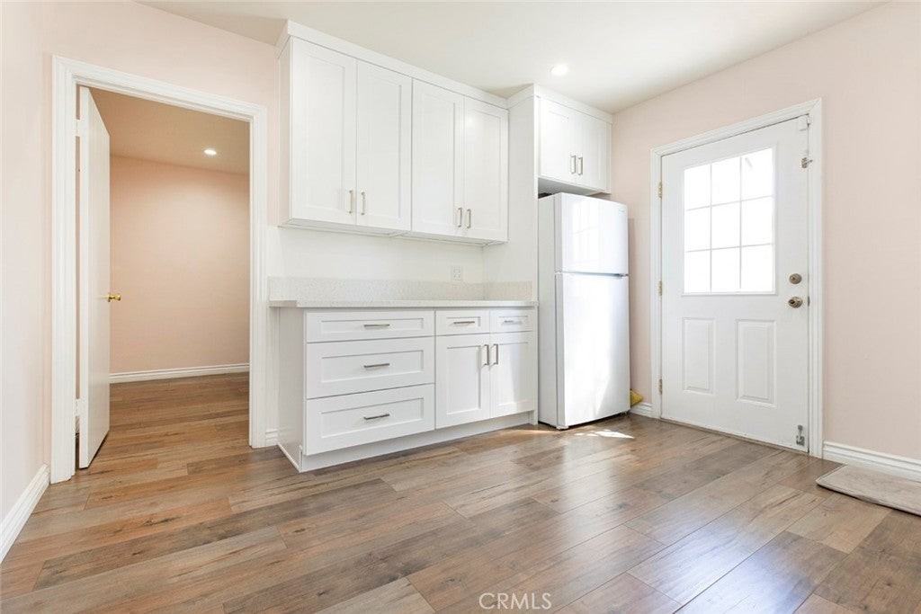 10455 Glory Ave - Photo 4 of 11