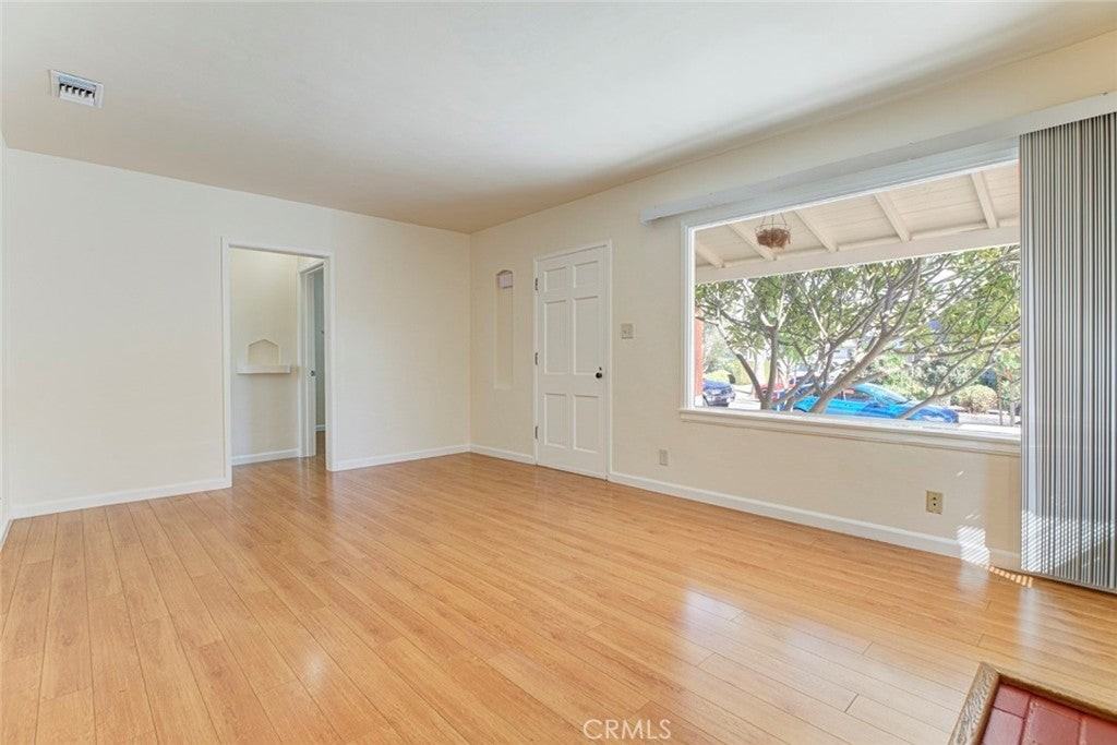 1149 Winchester Ave - Photo 4 of 28