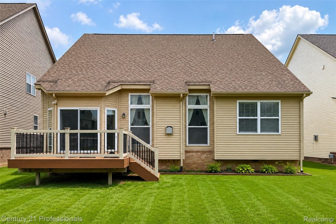 27089 Maxwell Ct - Photo 6 of 50