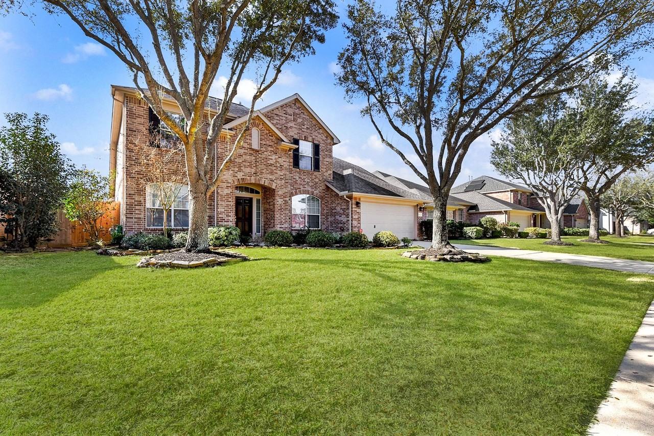 28223 Daystrom Ln - Photo 2 of 50