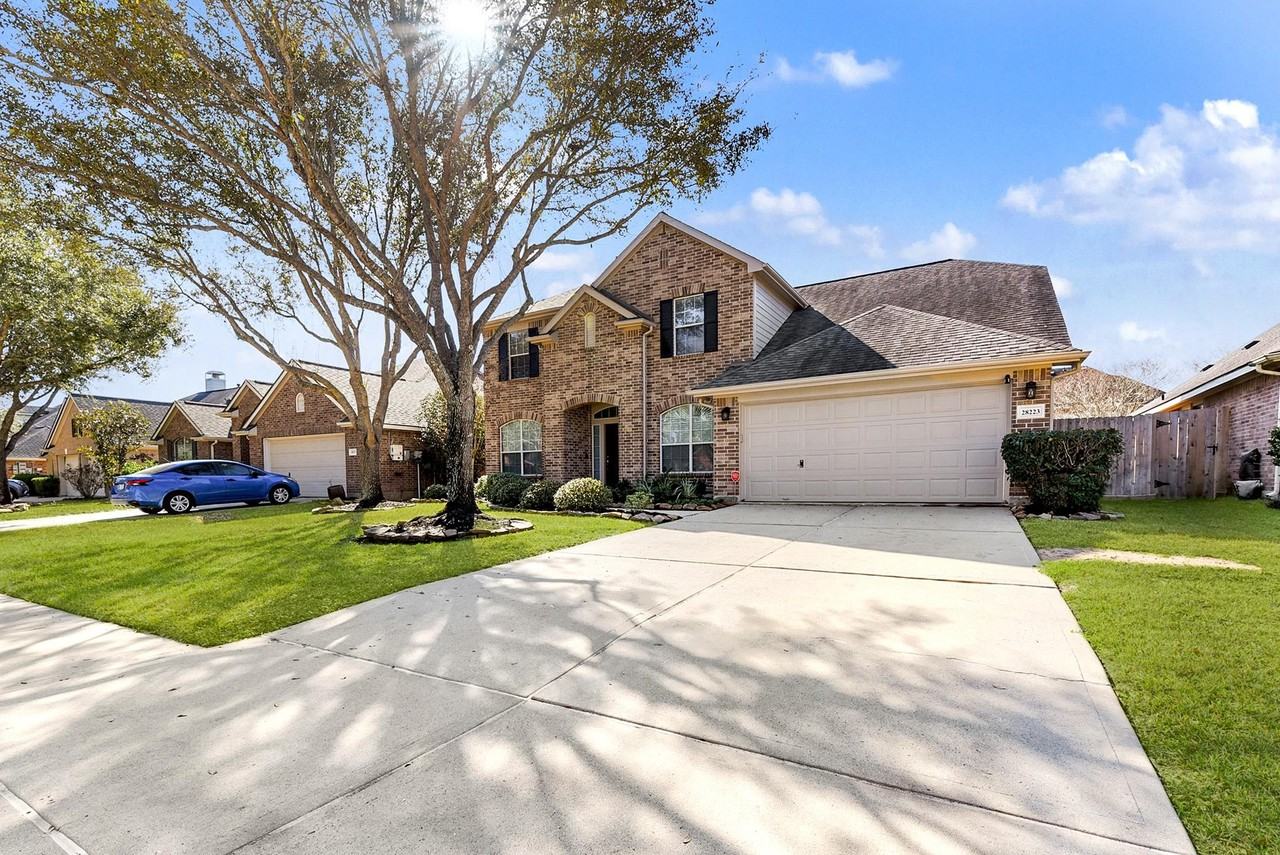 28223 Daystrom Ln - Photo 3 of 50