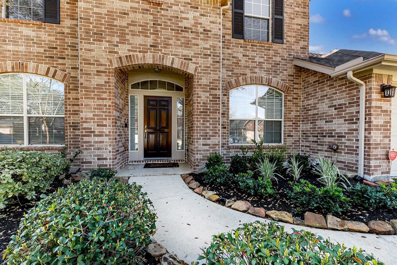 28223 Daystrom Ln - Photo 4 of 50