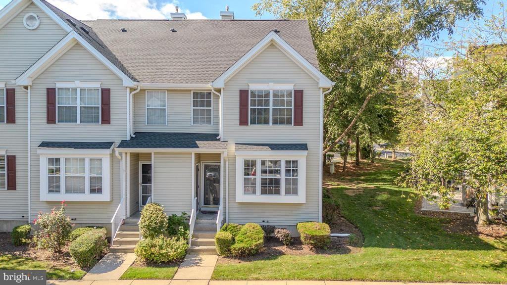 1311 Blossom Cir - Photo 4 of 41