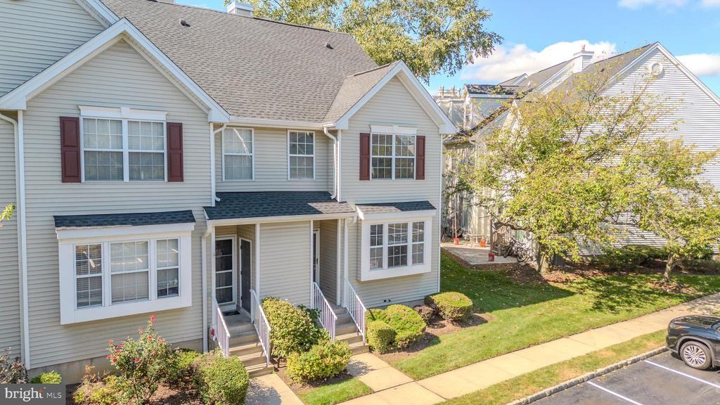 1311 Blossom Cir - Photo 5 of 41