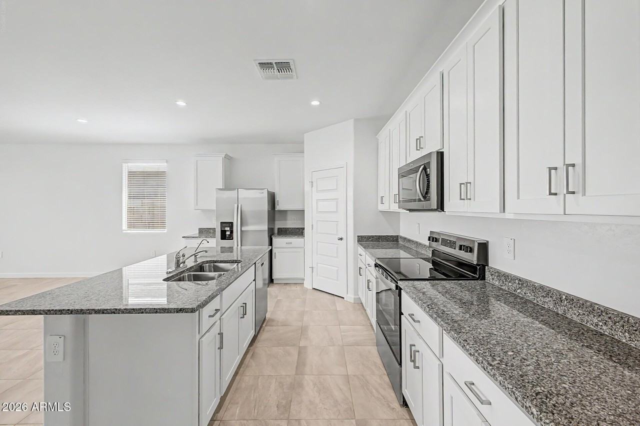 38155 W Giallo Ln - Photo 4 of 34