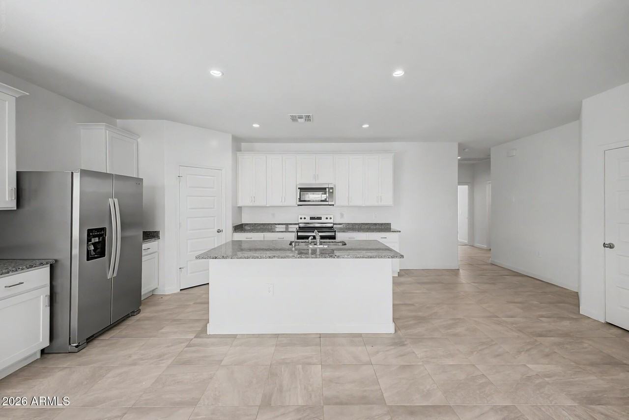 38155 W Giallo Ln - Photo 5 of 34