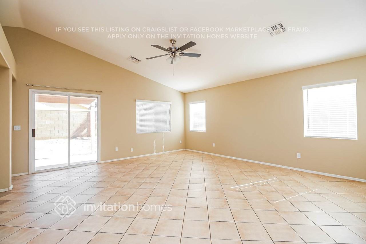 11446 E Cicero St - Photo 3 of 17