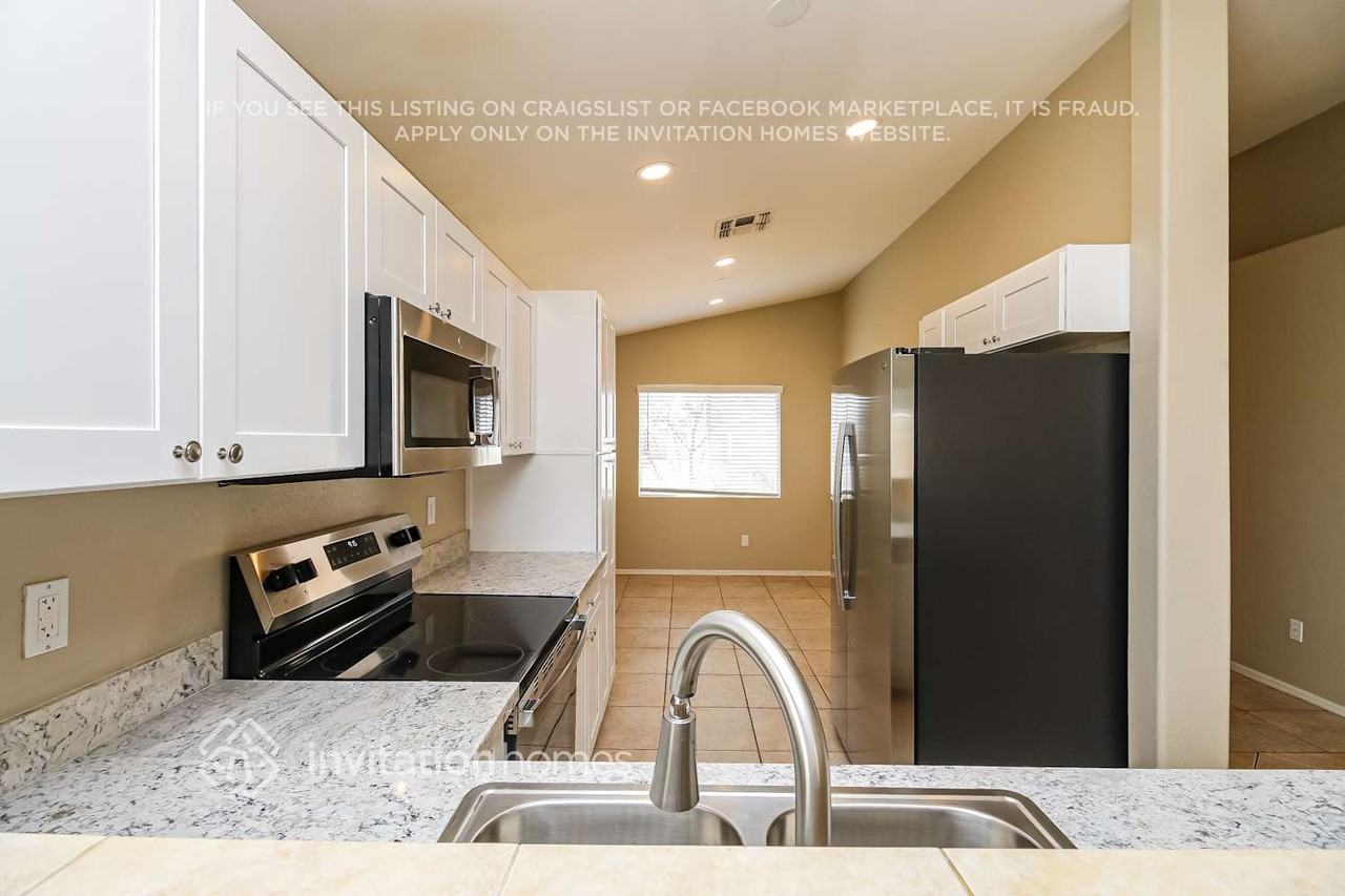 11446 E Cicero St - Photo 7 of 17