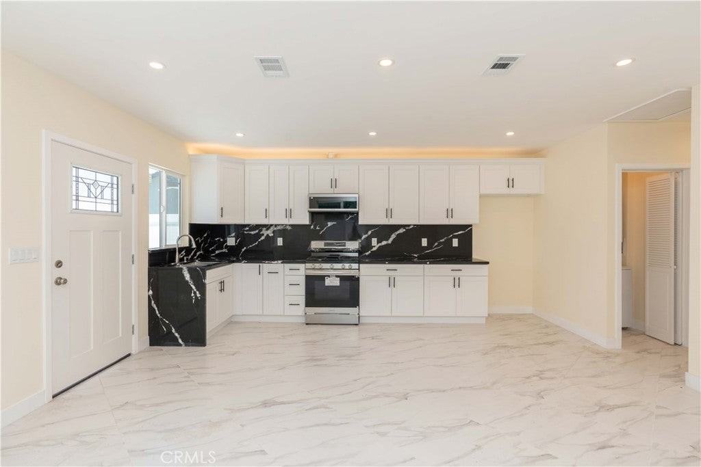 536 Myrtle St - Photo 4 of 15
