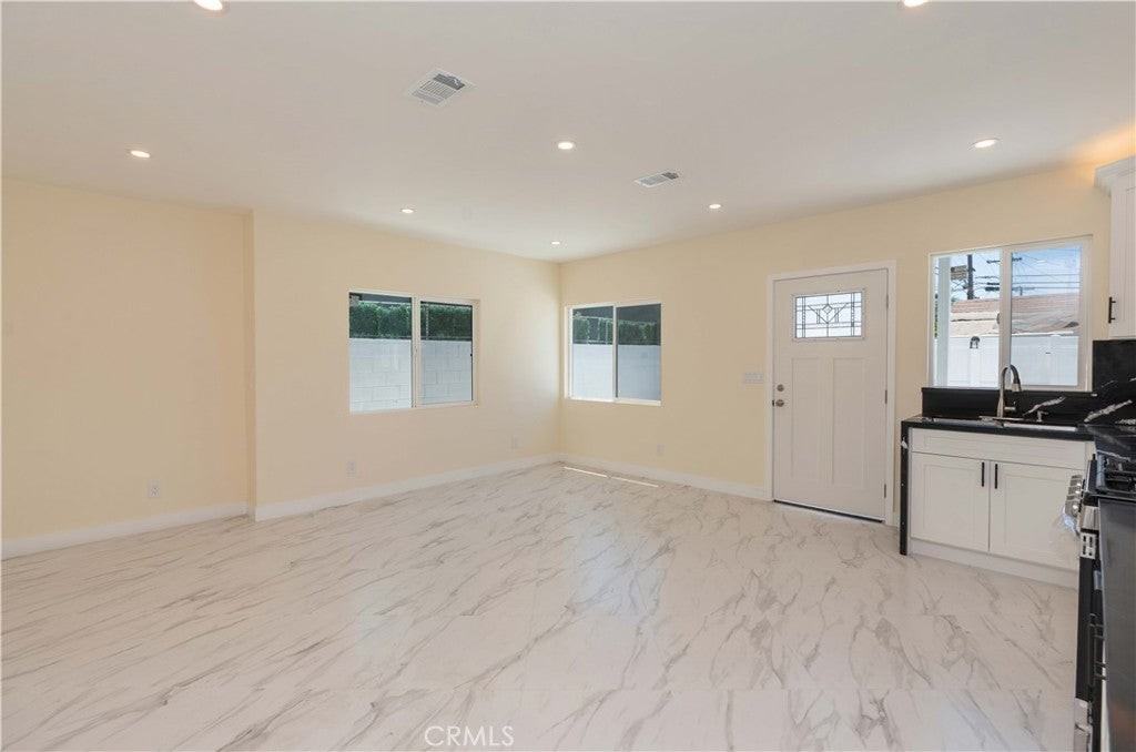 536 Myrtle St - Photo 7 of 15