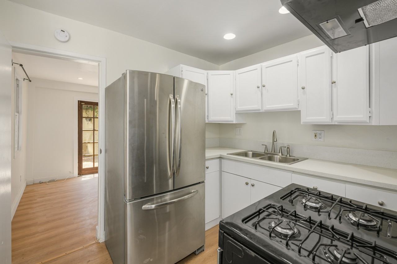 1325 North Orange Drive - Photo 7 of 18