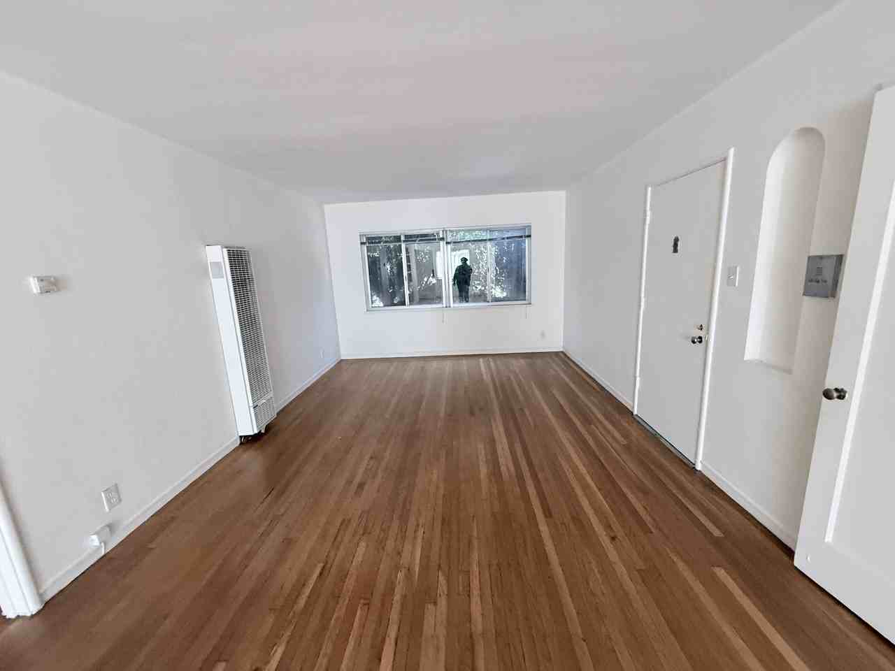 E 18th St #4 - Photo 5 of 15