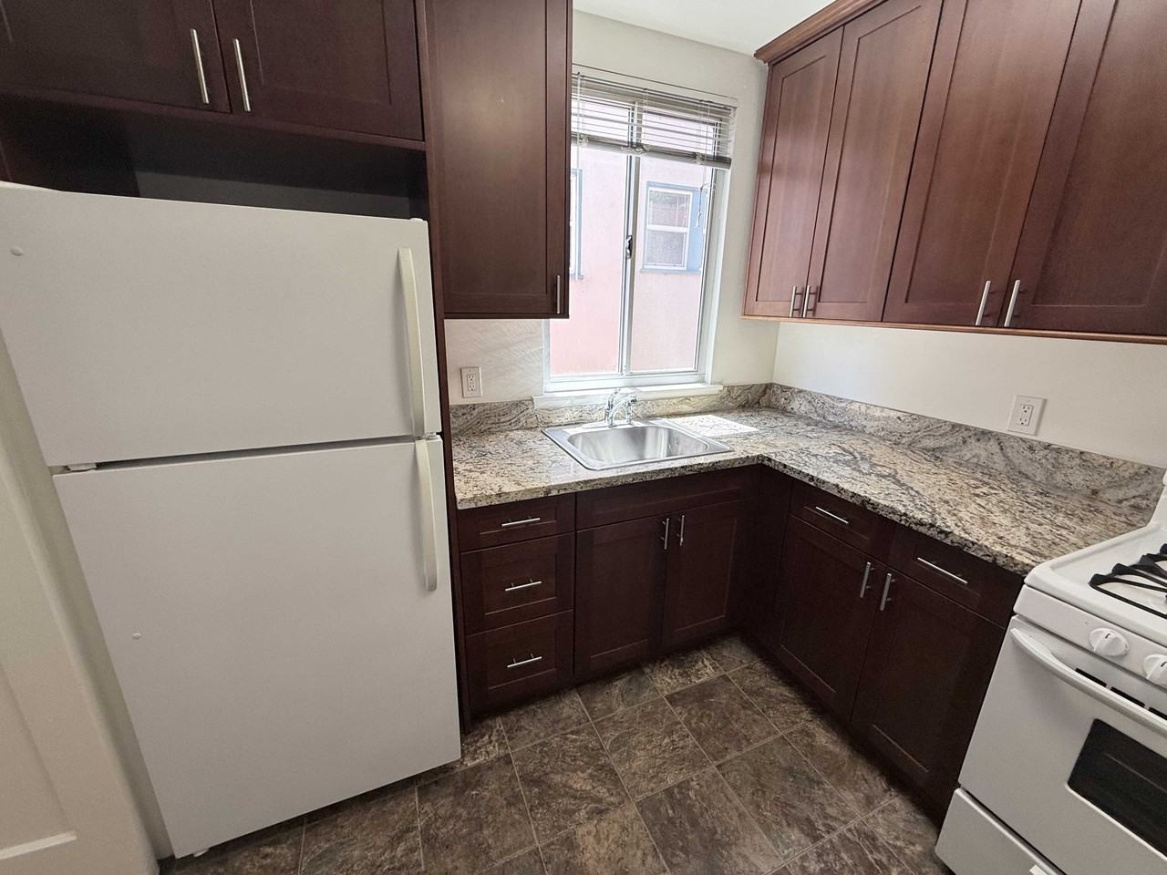E 18th St #4 - Photo 6 of 15