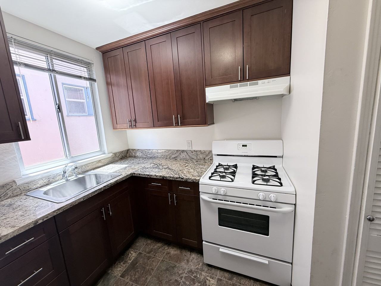 E 18th St #4 - Photo 7 of 15