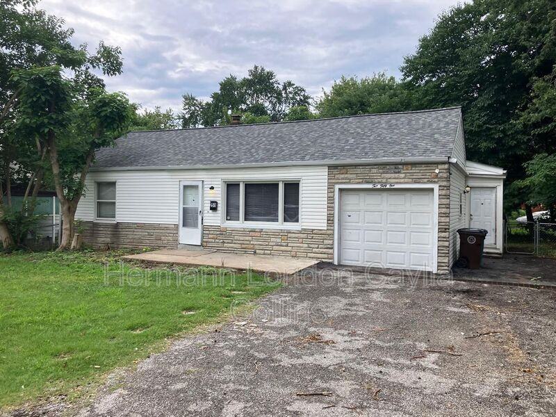 251 Georgia Ave - Photo 3 of 23