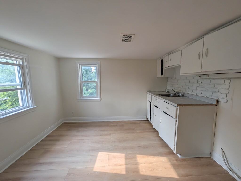 6530 Ash St Unit 6 - Photo 5 of 17