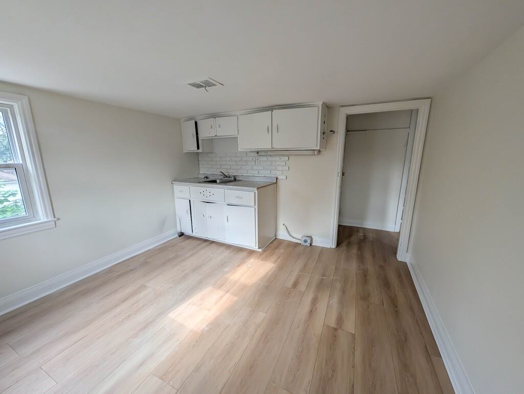 6530 Ash St Unit 6 - Photo 6 of 17