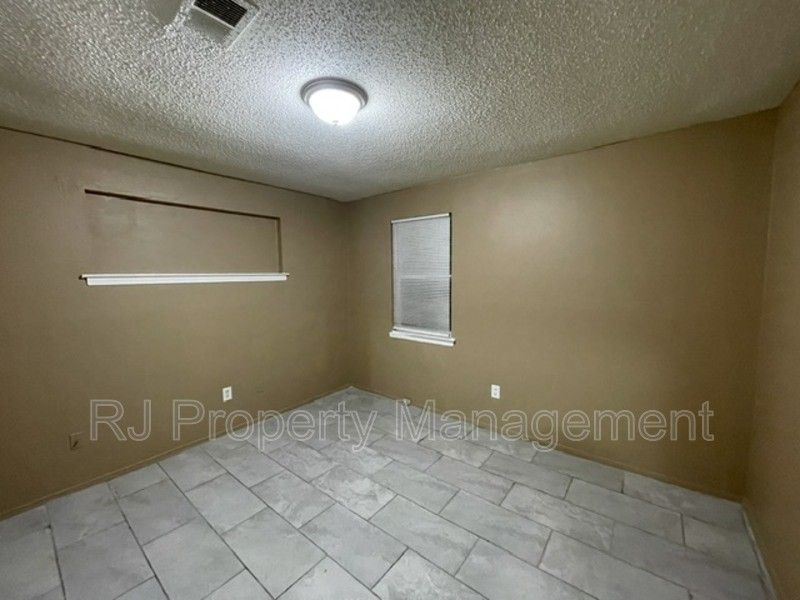 1766 Cincinnati Rd - Photo 6 of 14