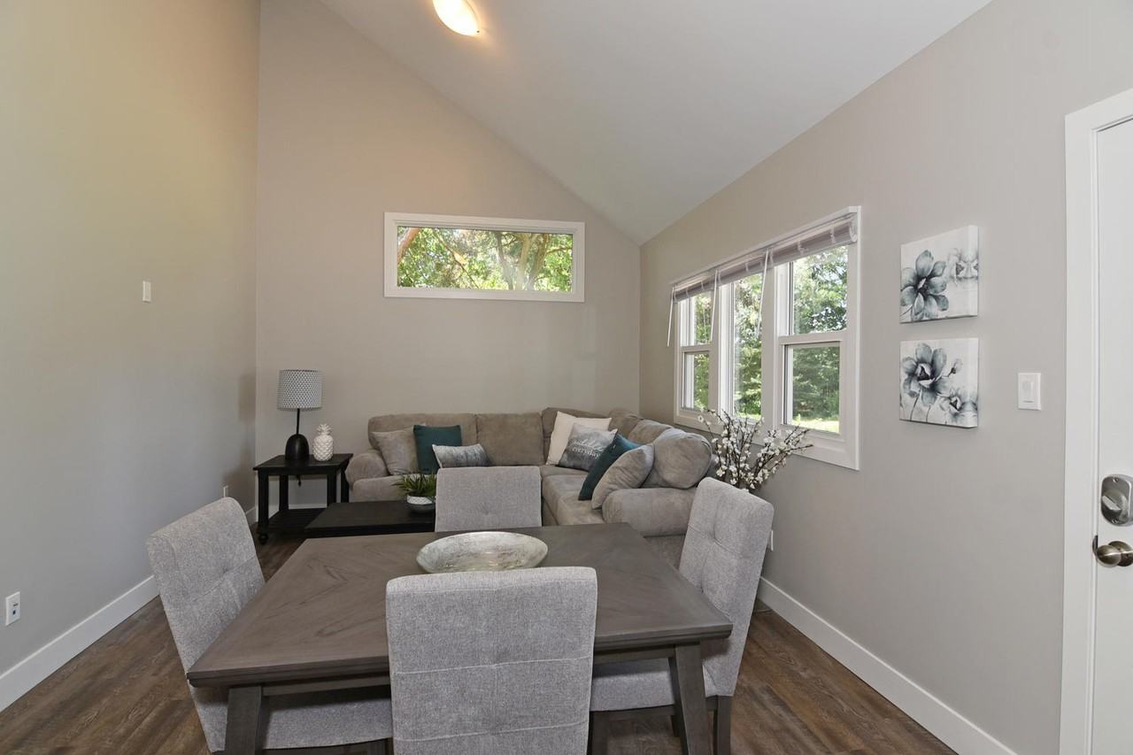 112 Roehampton Ave - Photo 5 of 19