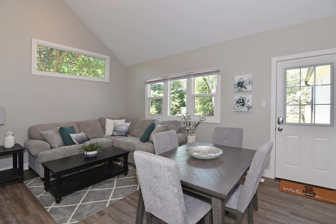 112 Roehampton Ave - Photo 7 of 19