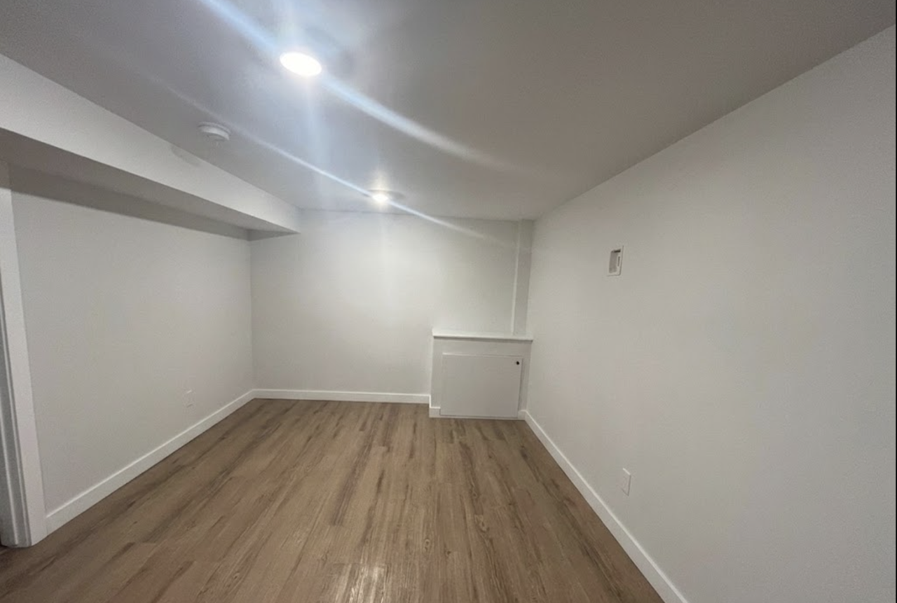 719 Avenue I S - Photo 4 of 7