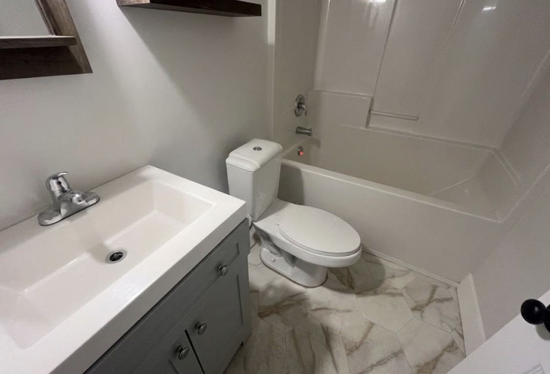 719 Avenue I S - Photo 6 of 7