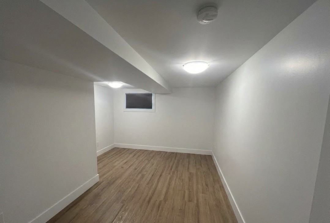 719 Avenue I S - Photo 7 of 7