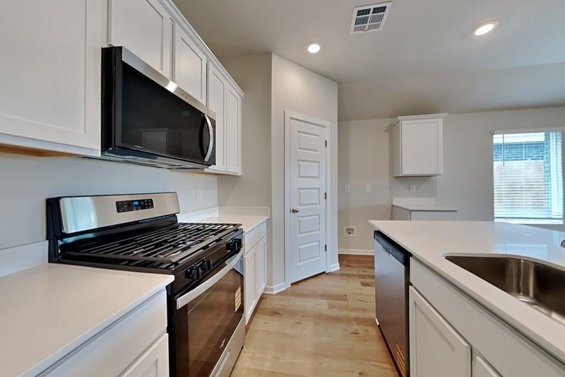 2921 Ember Dr - Photo 3 of 21