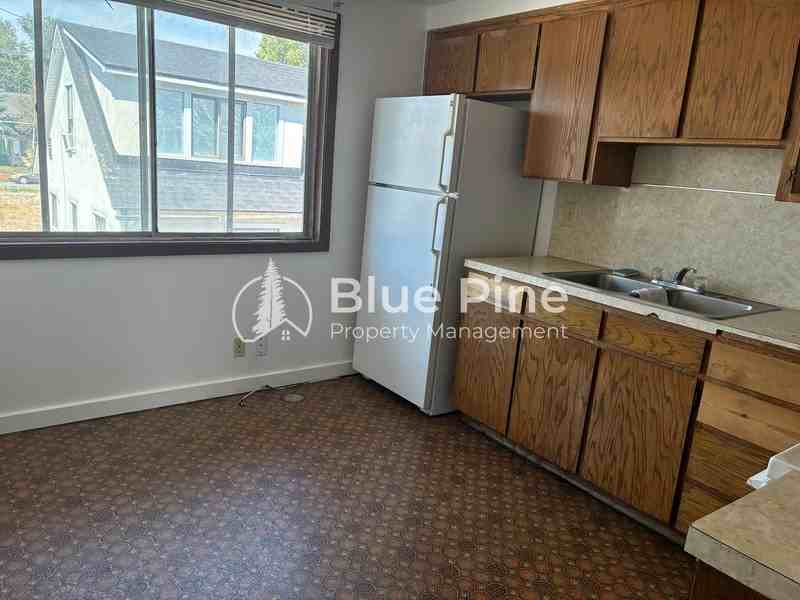 450 H St #1 - Photo 5 of 8