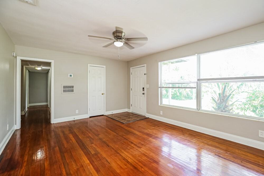 2615 Ligustrum Rd - Photo 4 of 16