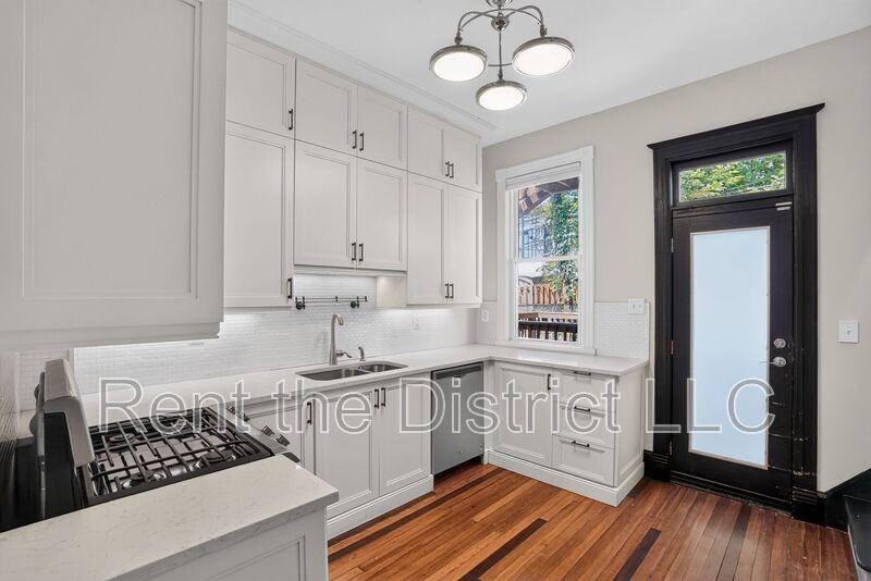 37 Rhode Island Ave Nw - Photo 4 of 38