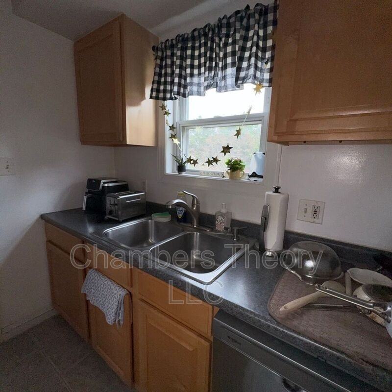 817 N Jefferson St - Photo 4 of 13