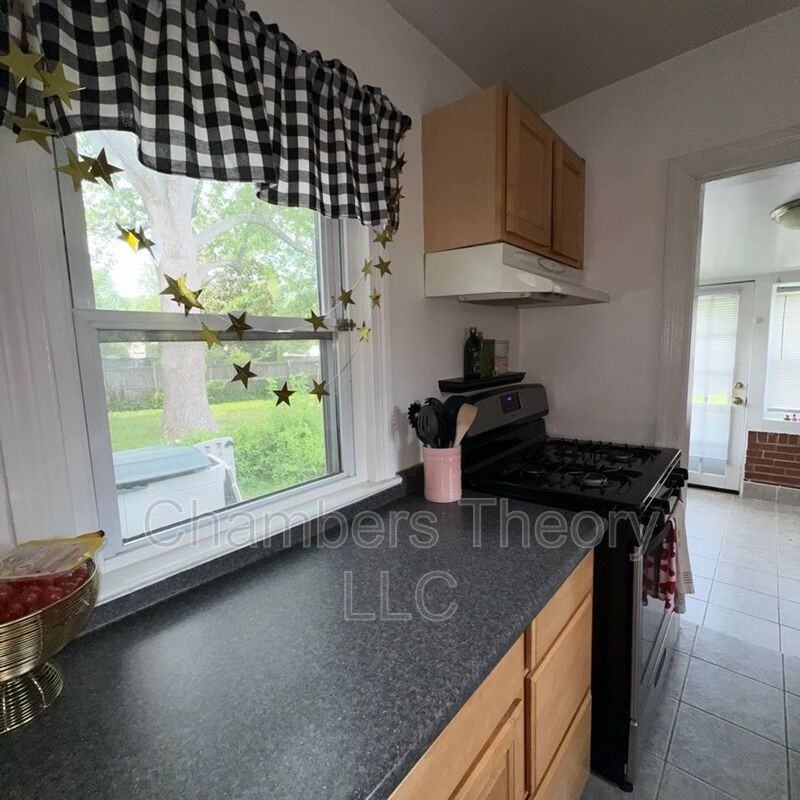 817 N Jefferson St - Photo 5 of 13