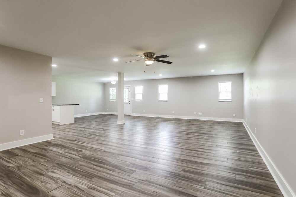 8814 Terrace Ave - Photo 5 of 17