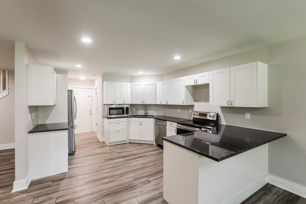 8814 Terrace Ave - Photo 6 of 17
