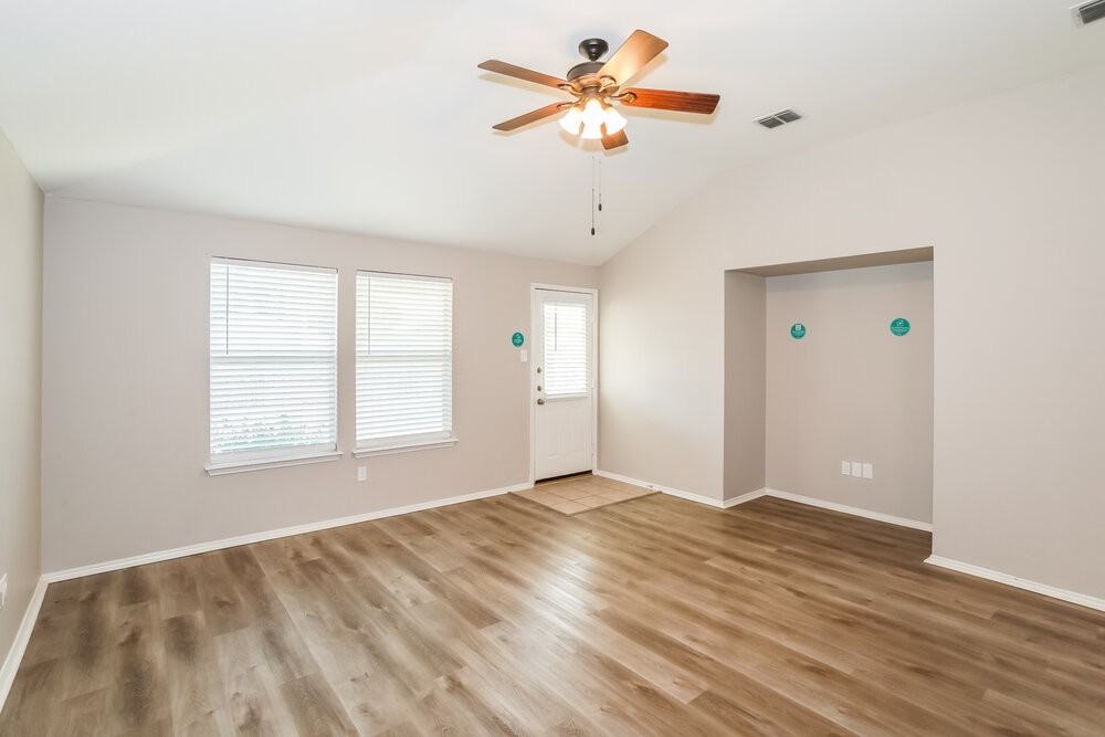 8809 Sagebrush Trl - Photo 3 of 16