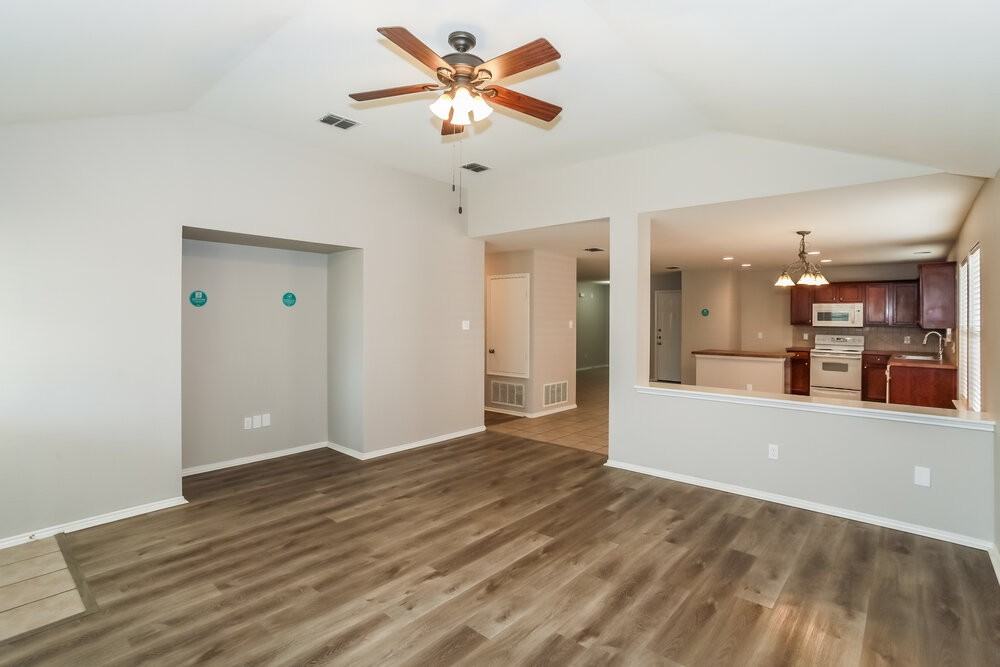 8809 Sagebrush Trl - Photo 4 of 16