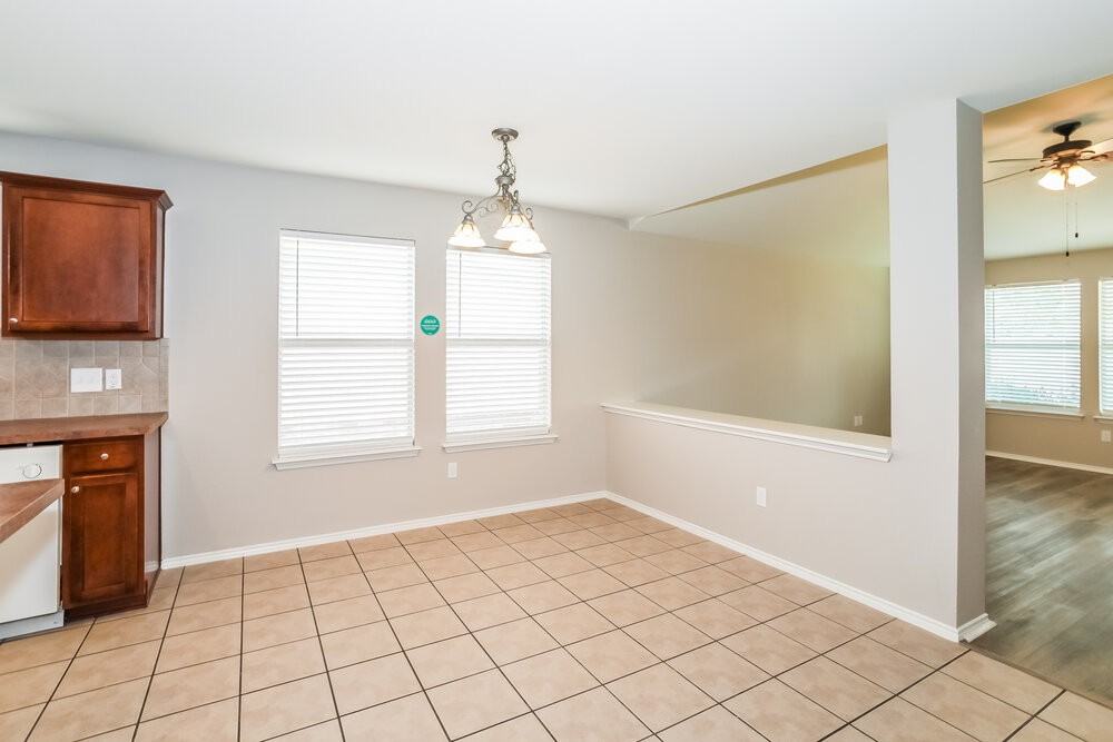 8809 Sagebrush Trl - Photo 5 of 16