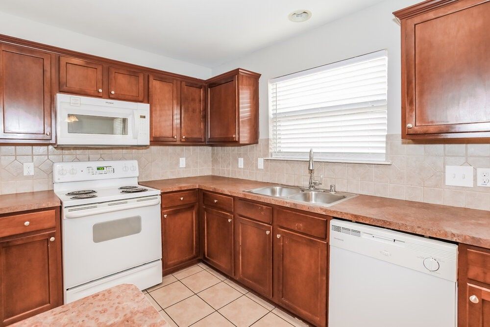 8809 Sagebrush Trl - Photo 6 of 16