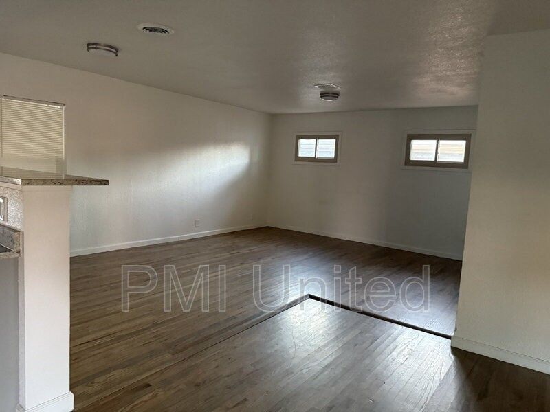 224 Oak Dr E - Photo 3 of 12