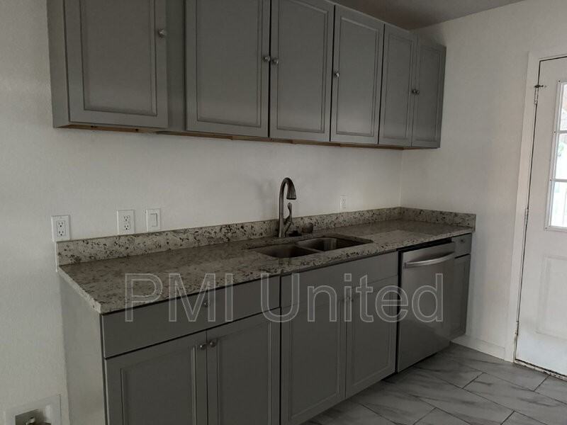 224 Oak Dr E - Photo 6 of 12