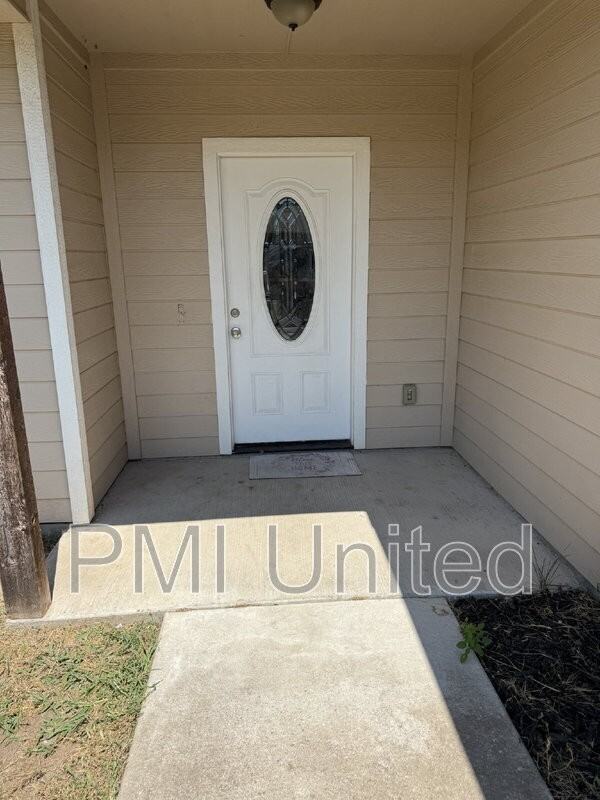 709 S Montgomery St - Photo 3 of 16