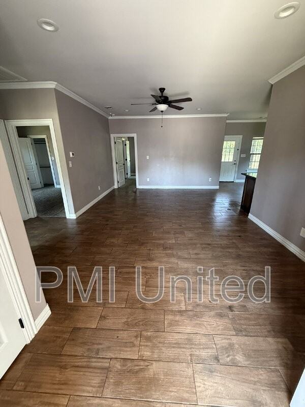 709 S Montgomery St - Photo 4 of 16