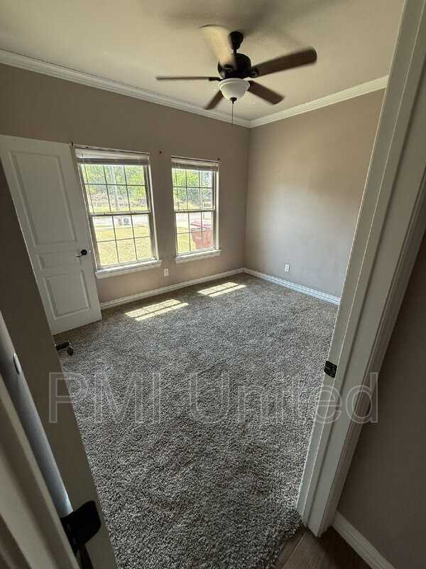 709 S Montgomery St - Photo 6 of 16