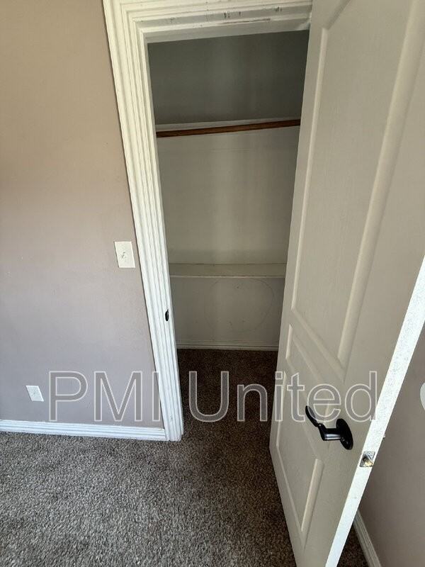 709 S Montgomery St - Photo 7 of 16